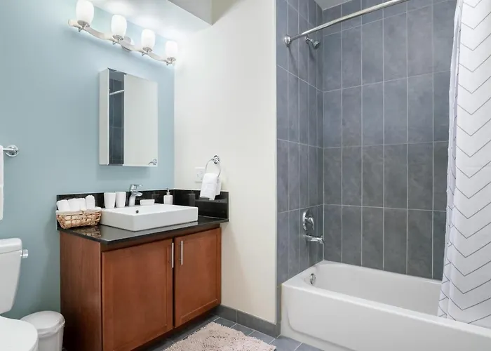 Loop W Pool Gym Nr Theatre District Chi-272 * Chicago