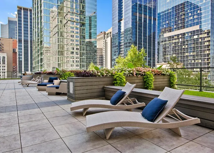 Loop W Pool Gym Nr Theatre District Chi-272